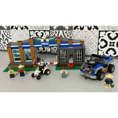 Poste de police de la forêt LEGO