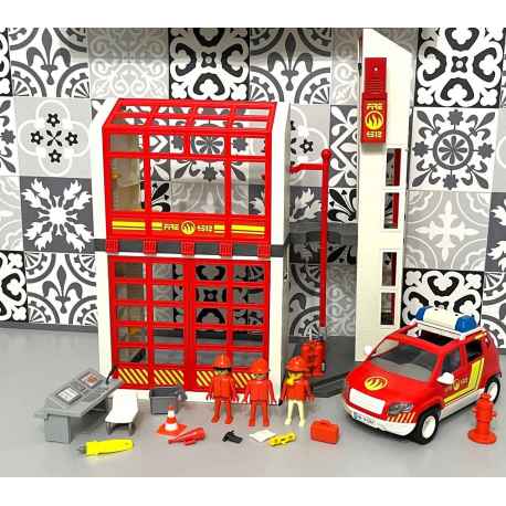 Caserne de Pompiers PLAYMOBIL + Véhicule
